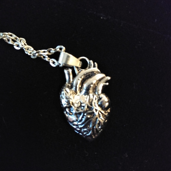 Heart Pendent with chain - Picture 5 of 7